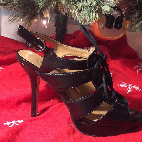 Black high heels 👠 - Picture 2 of 4